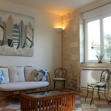 Maison Proche Centre De St Pierre, 6 Couchages, Cour Ensoleillée, à 20 Min De La à Vélo. - Fr-1-246a-83 *