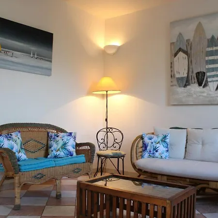 Maison Proche Centre De St Pierre, 6 Couchages, Cour Ensoleillee, A 20 Min De La A Velo. - Fr-1-246a-83