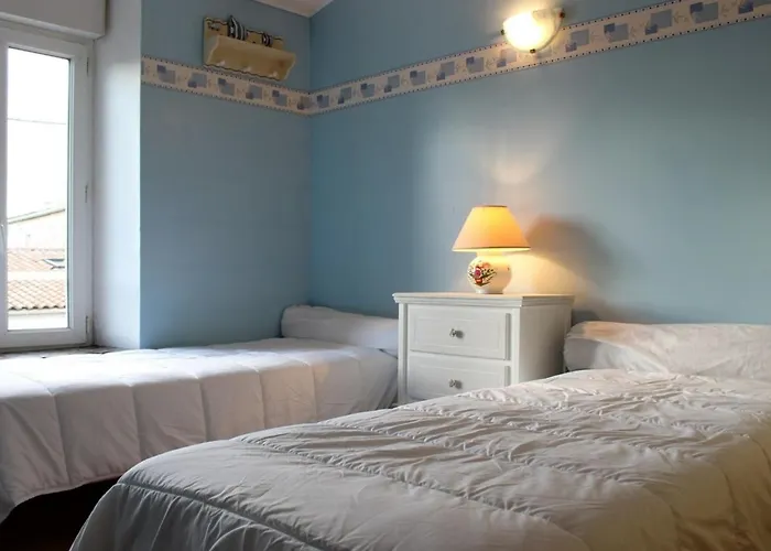 Maison En Impasse A Saint-pierre-d'oleron, 6 Personnes, Proche Commerces - Fr-1-246a-83 サン・ピエール・ドレロン