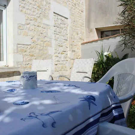 Maison En Impasse A Saint-Pierre-D'Oleron, 6 Personnes, Proche Commerces - Fr-1-246A-83 *