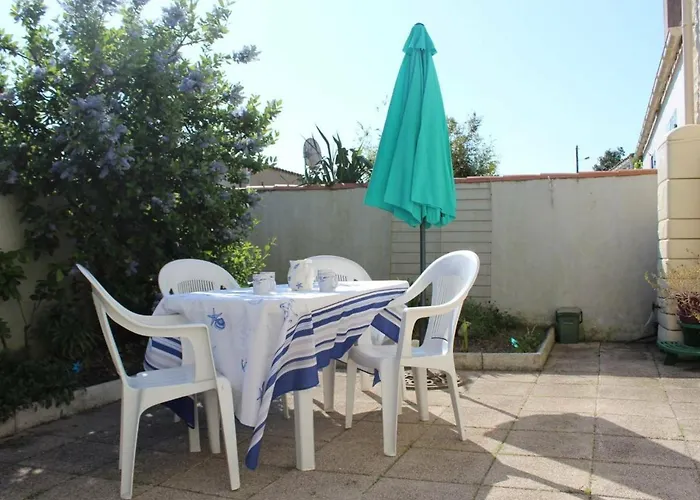 Casa vacanze Maison proche centre de St Pierre, 6 couchages, cour ensoleillée, à 20 min de la mer à vélo. - FR-1-246A-83 *